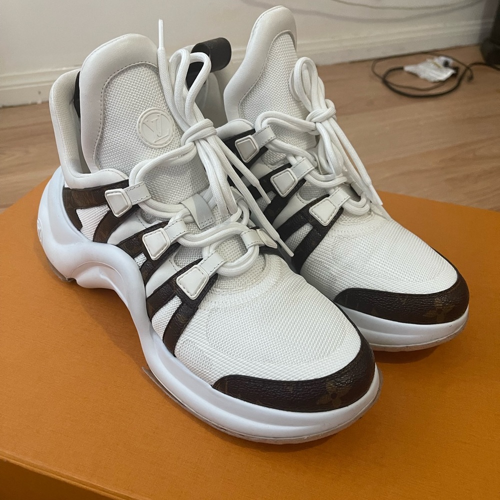 Louis Vuitton Archilight size 42